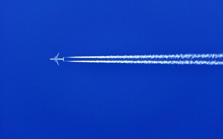 contrail of an airplane