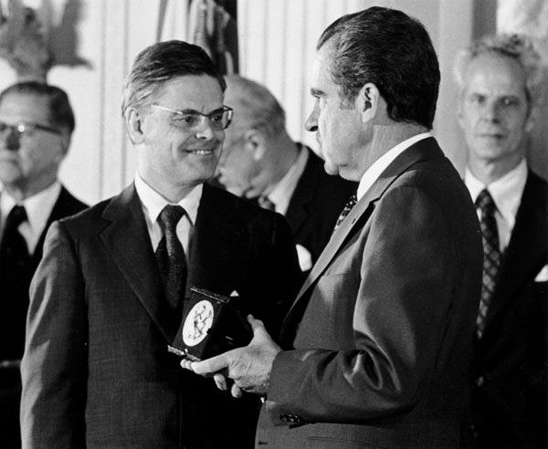 Wilson receiving the National Medal of Science