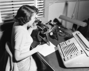 A working computer with a microscope and a Friedan calculator