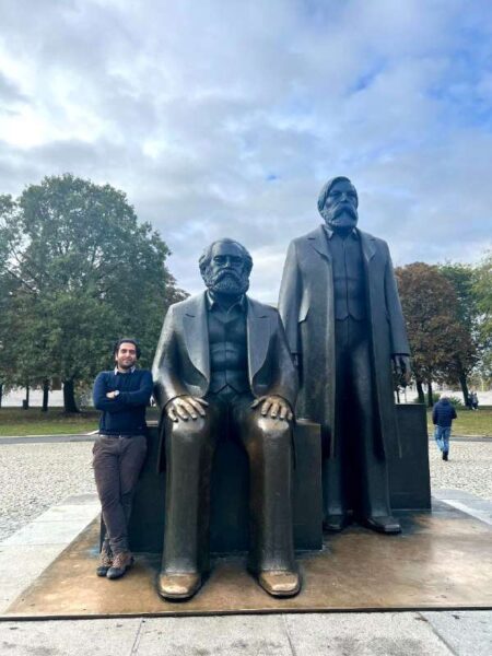 The statue of the great German philosopher, Karl Marx (seated) and Friedrich Engels, located in Berlin