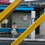 تصویر بانویی در تهران و در میانهی جنگ، تصویری که به من میگفت زندگی همچنان جریان دارد.