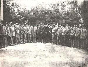 رضاشاه فقید در جمع دومین گروه از دانشجویان اعزامی به اروپا