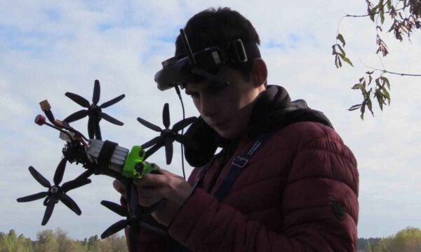 کودک هدایتگر پهباد